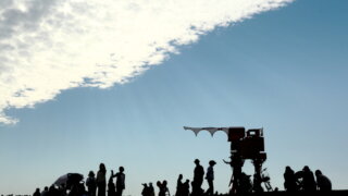 山口県宇部市ときわ公園「蟻の城」周辺が賑わう様子