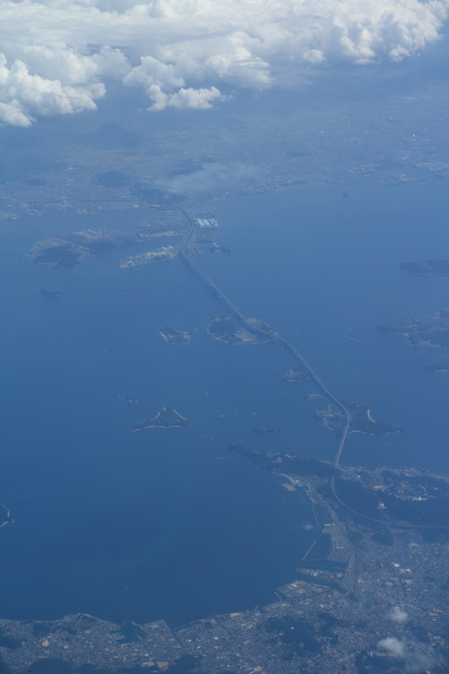 空からの眺め | 羽田-岩国便のANA機の窓から
