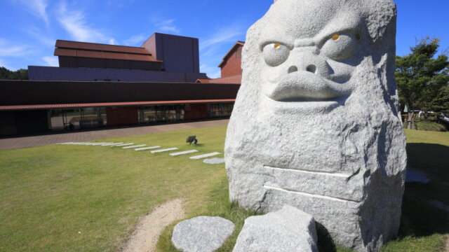 島根県立石見美術館「グラントワ」